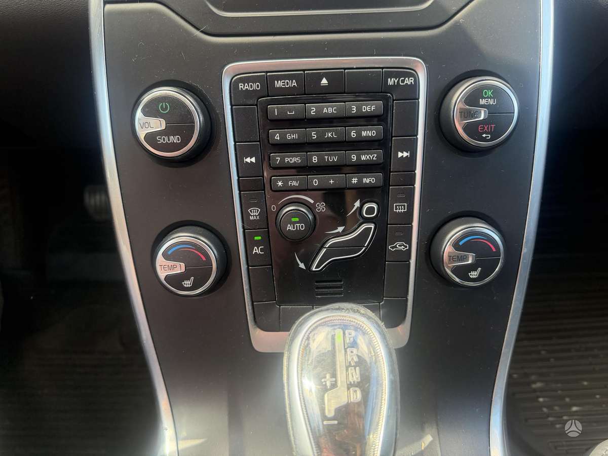 Volvo V70 2012 — photo 9
