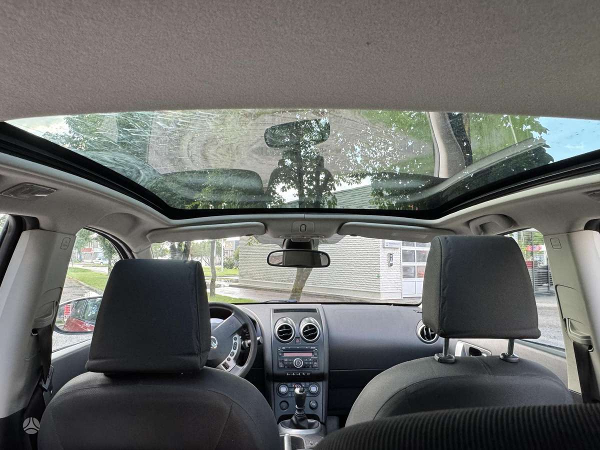 Nissan Qashqai 2009 — interior