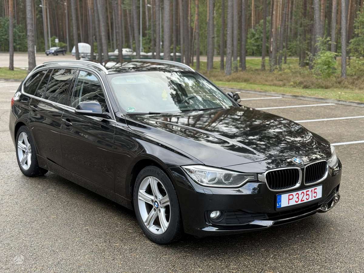 BMW 320 2012 — вигляд ззаду