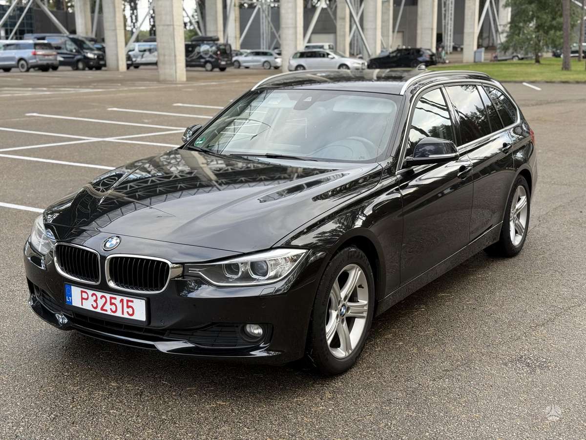 BMW 320 2012 — салон