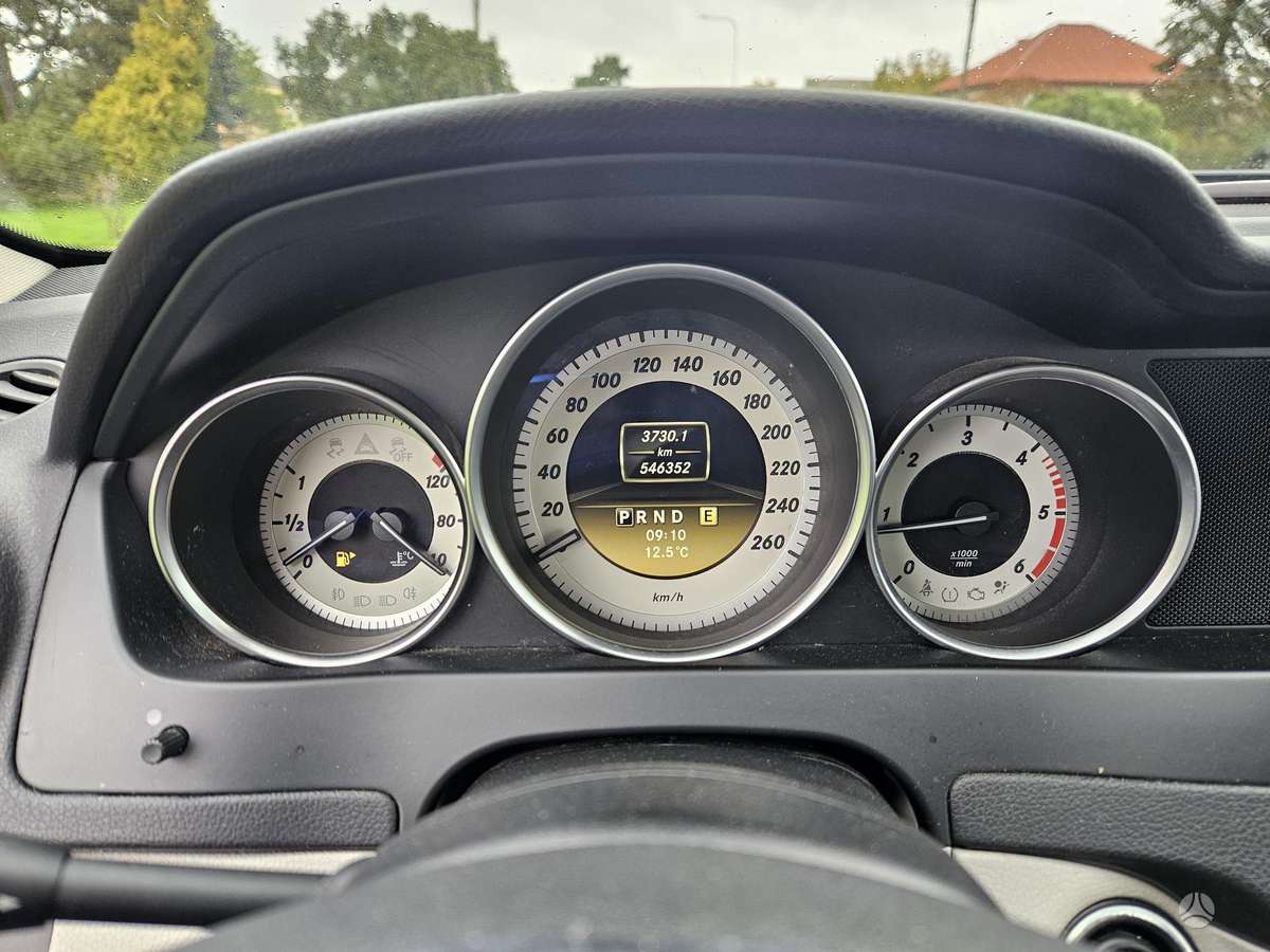 Mercedes-Benz C180 2012 — photo 11