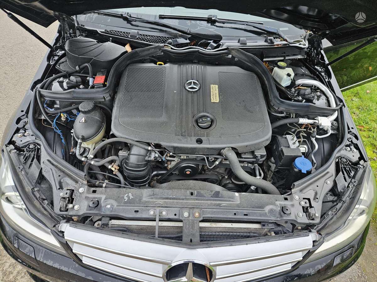 Mercedes-Benz C180 2012 — photo 12
