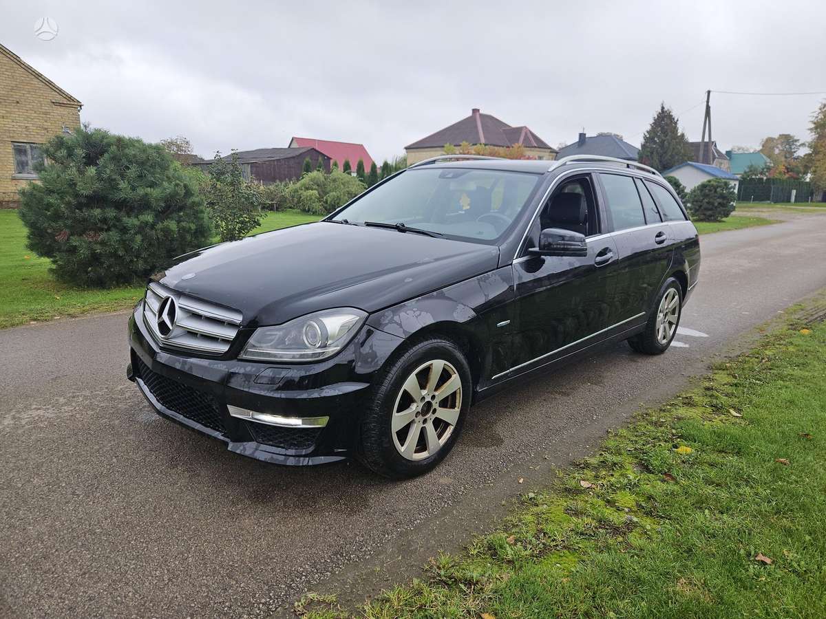 Mercedes-Benz C180 2012 — rear view