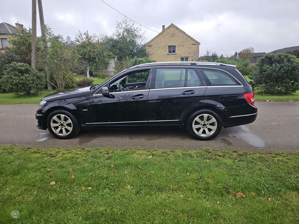 Mercedes-Benz C180 2012 — photo 7