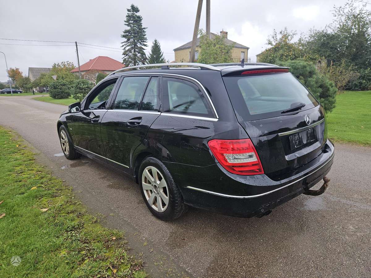 Mercedes-Benz C180 2012 — photo 8
