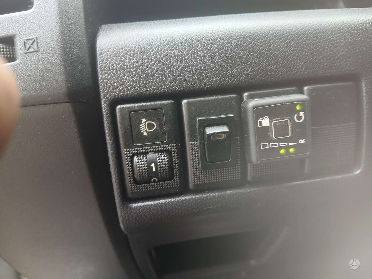 Mazda 5 2009 — photo 15