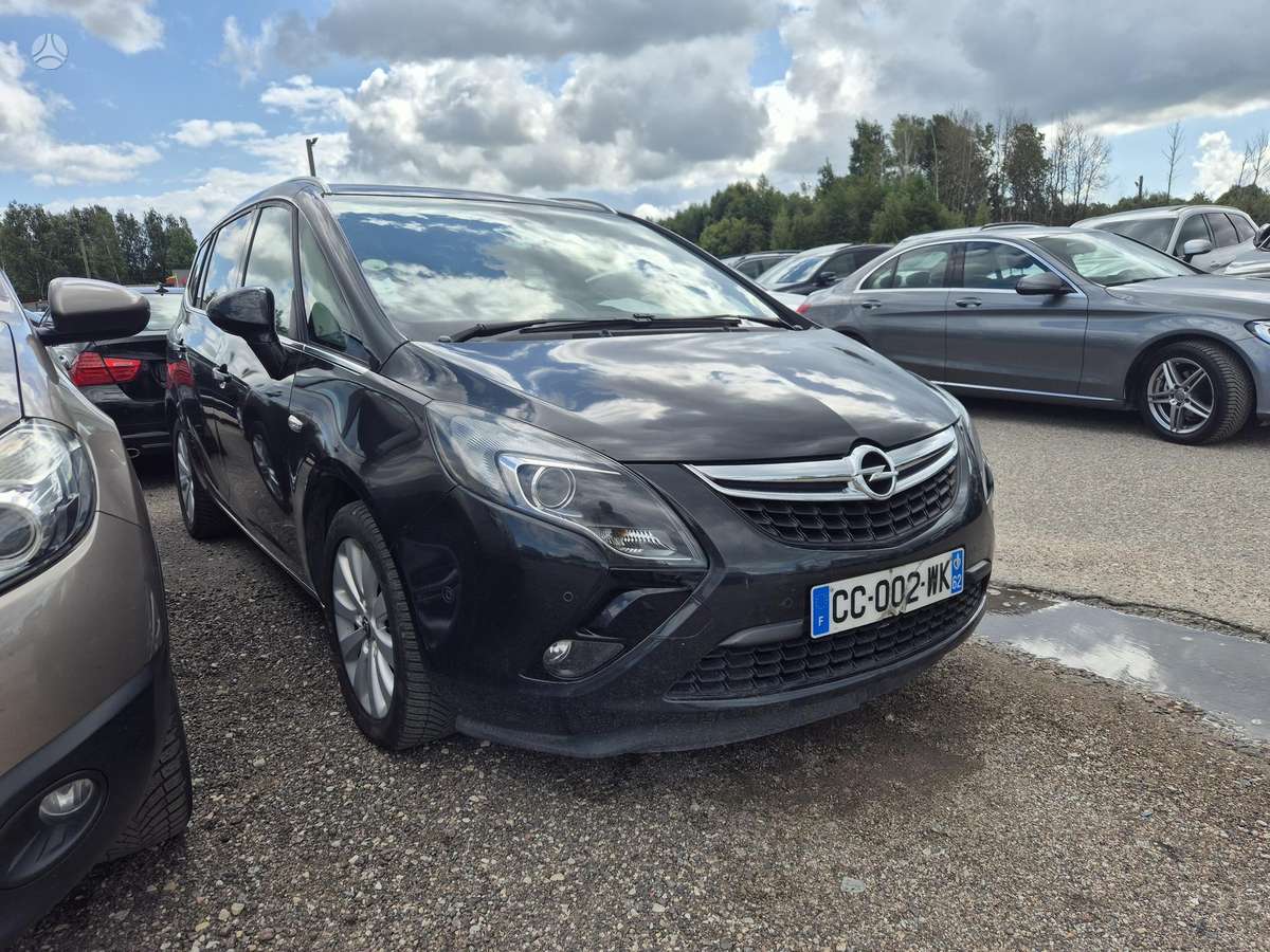 Opel Zafira 2012 — rear view