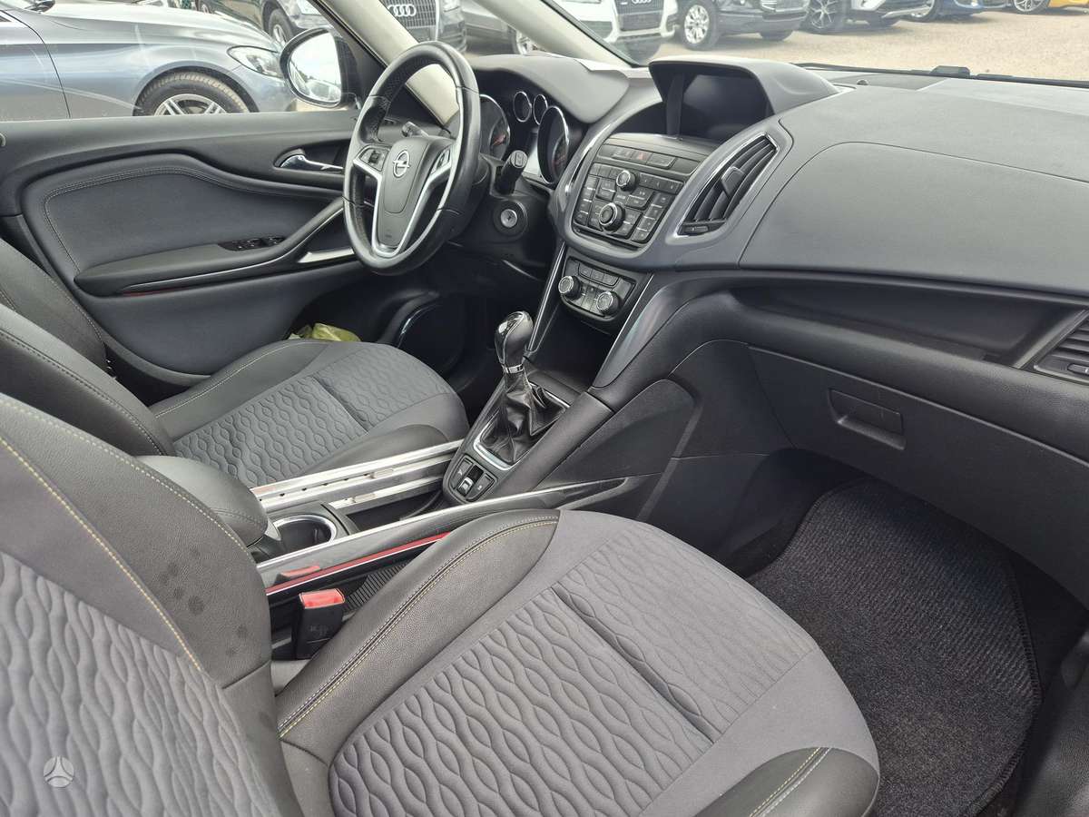 Opel Zafira 2012 — photo 8
