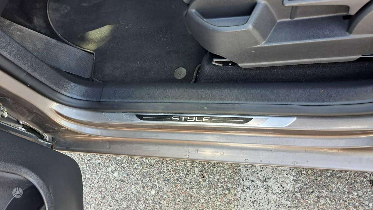 Volkswagen Golf 2011 — photo 12