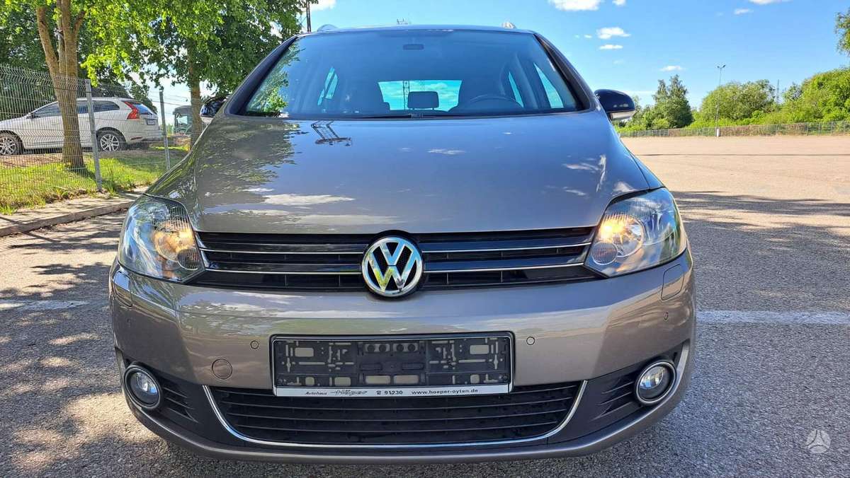 Volkswagen Golf 2011 — rear view