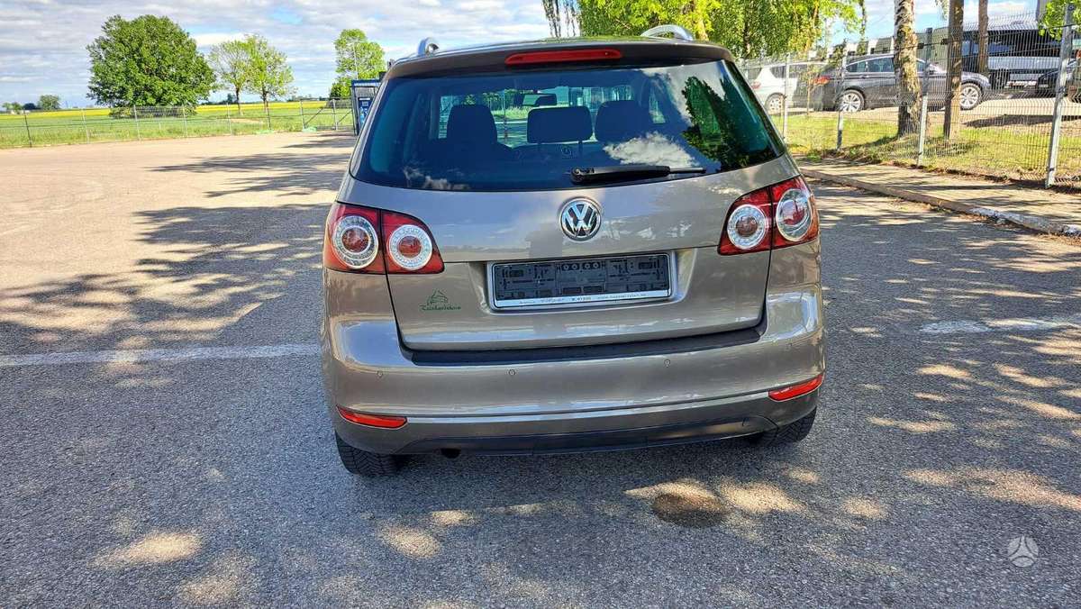 Volkswagen Golf 2011 — engine 1200 cm³, 105 HP (77kW)