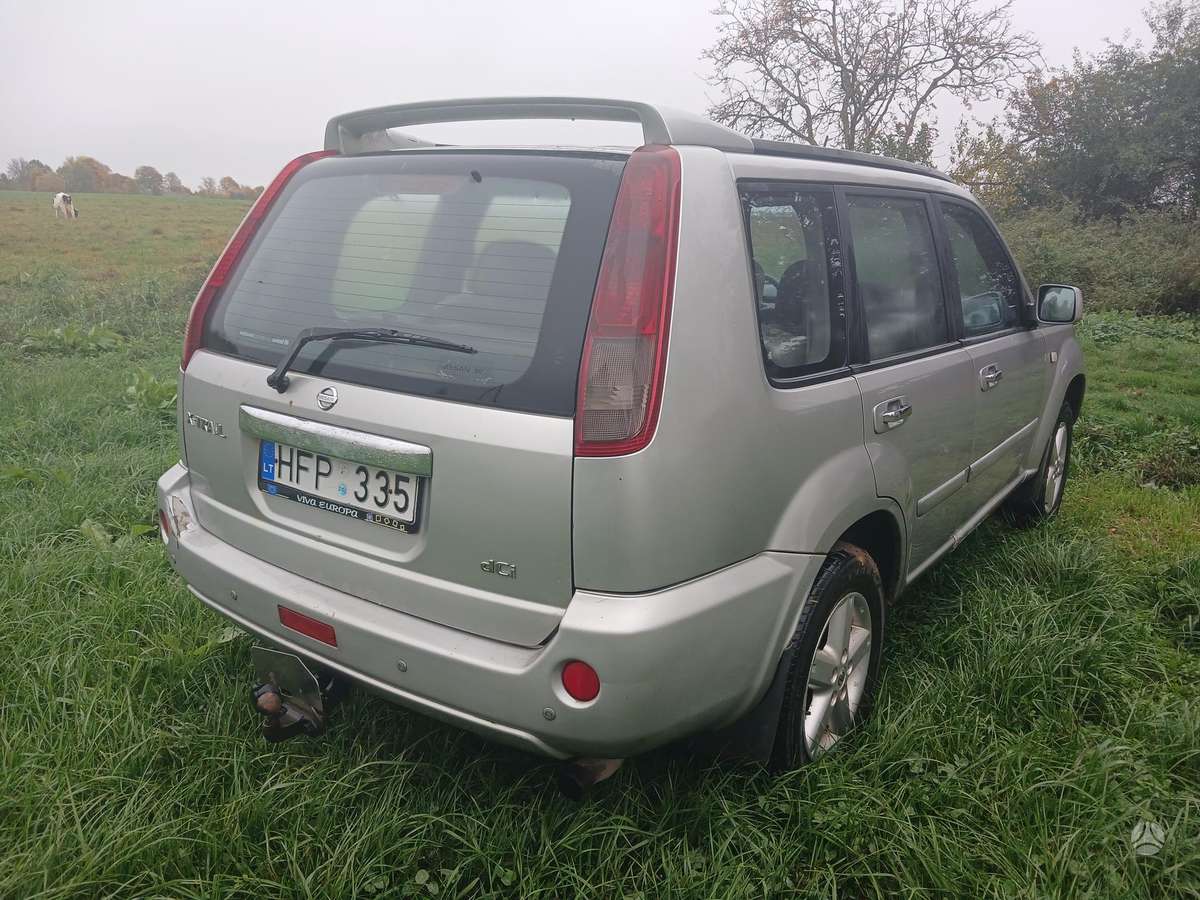 Nissan X-Trail 2006 — rear view