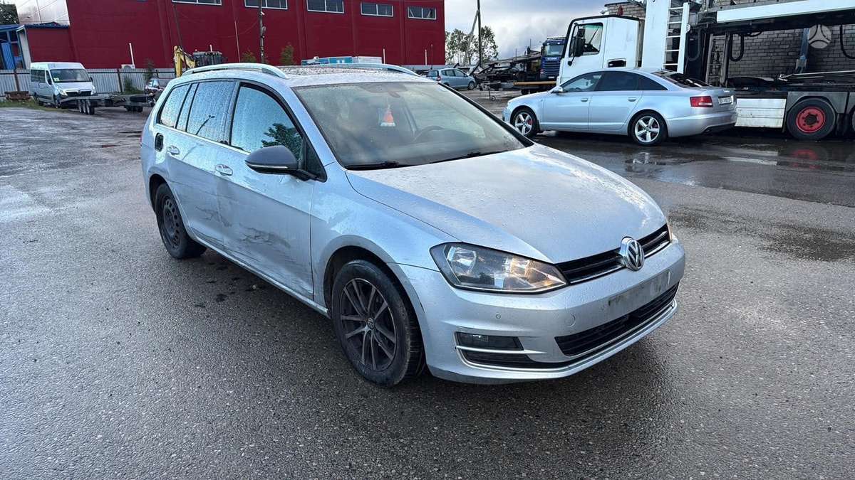 Volkswagen Golf 2014 — rear view