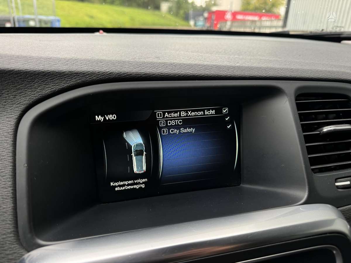 Volvo V60 2014 — photo 14