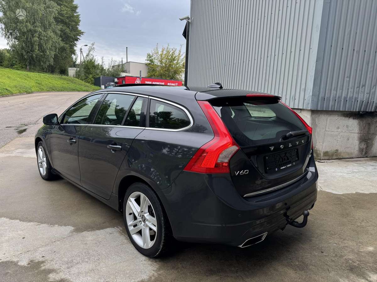 Volvo V60 2014 — interior