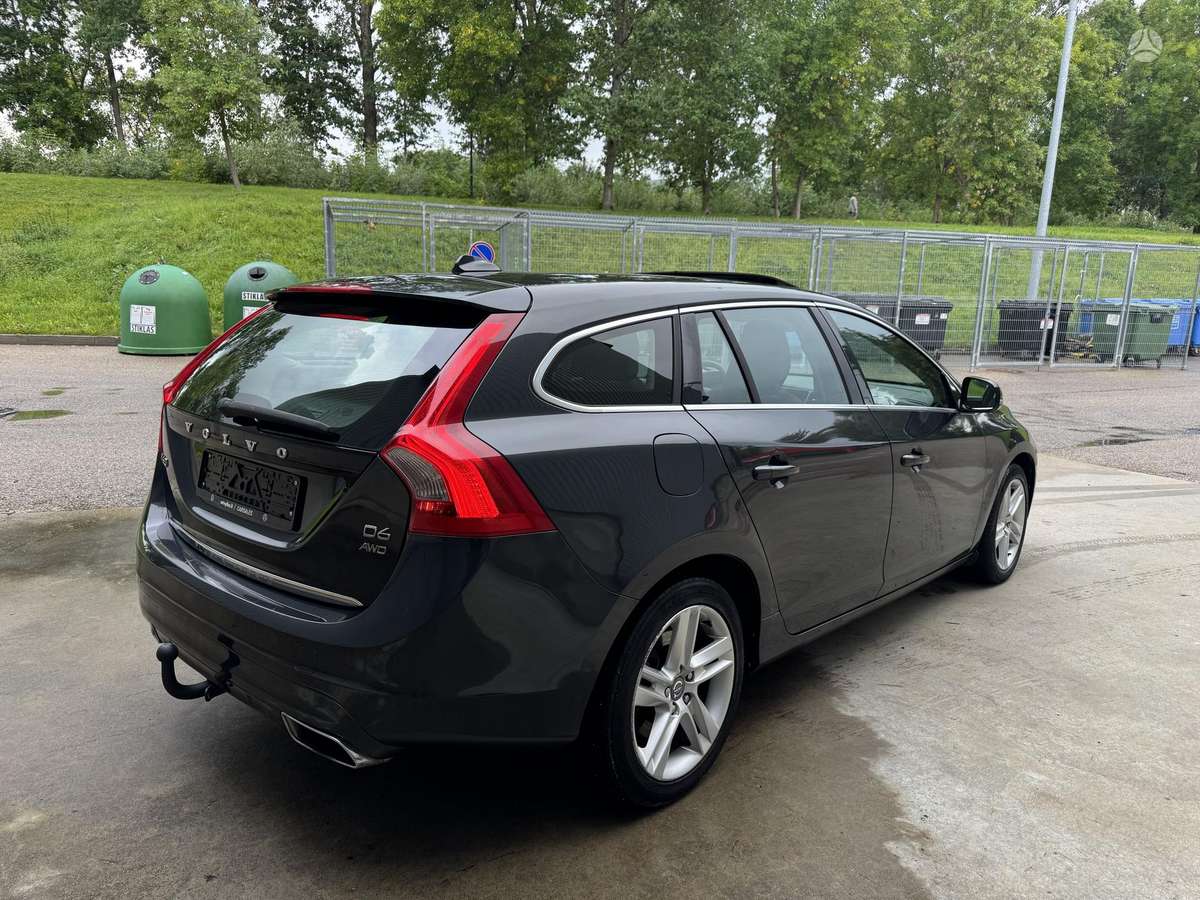 Volvo V60 2014 — engine 2400 cm³, 215 HP (158kW)