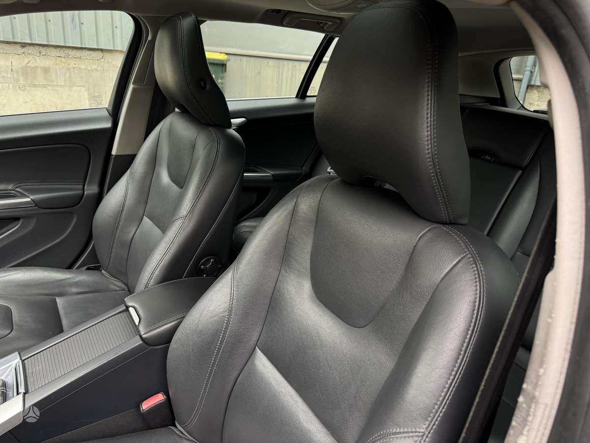 Volvo V60 2014 — photo 8