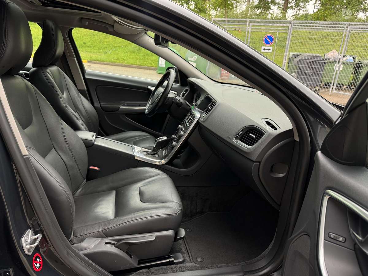 Volvo V60 2014 — photo 9