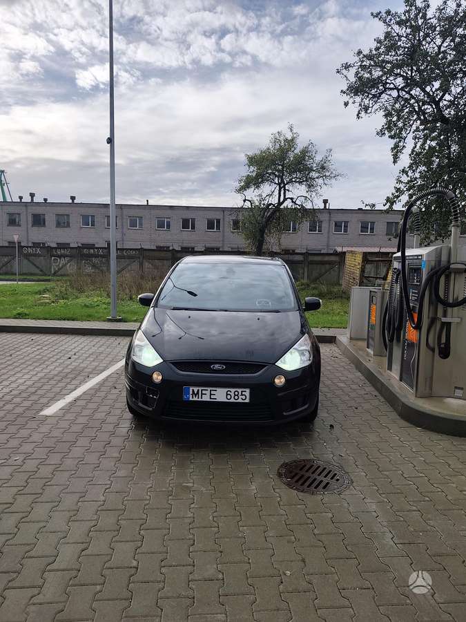 Ford S-MAX 2008 — rear view