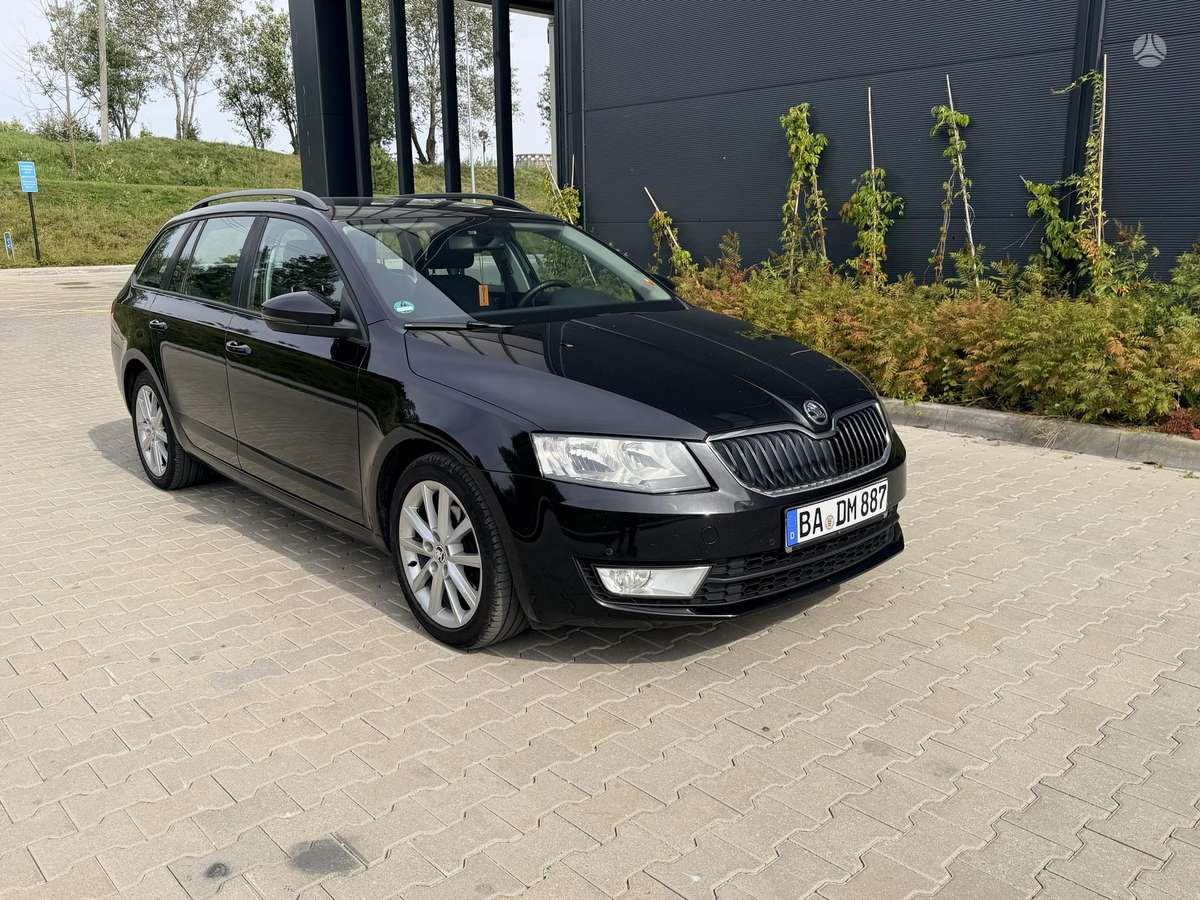Skoda Octavia 2014 — rear view