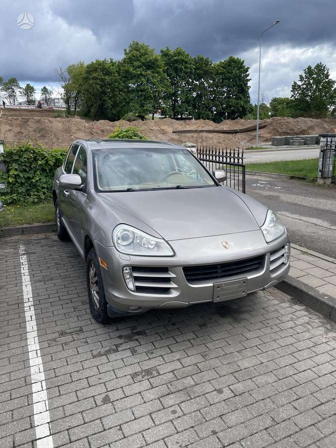 Porsche Cayenne 2009 — rear view