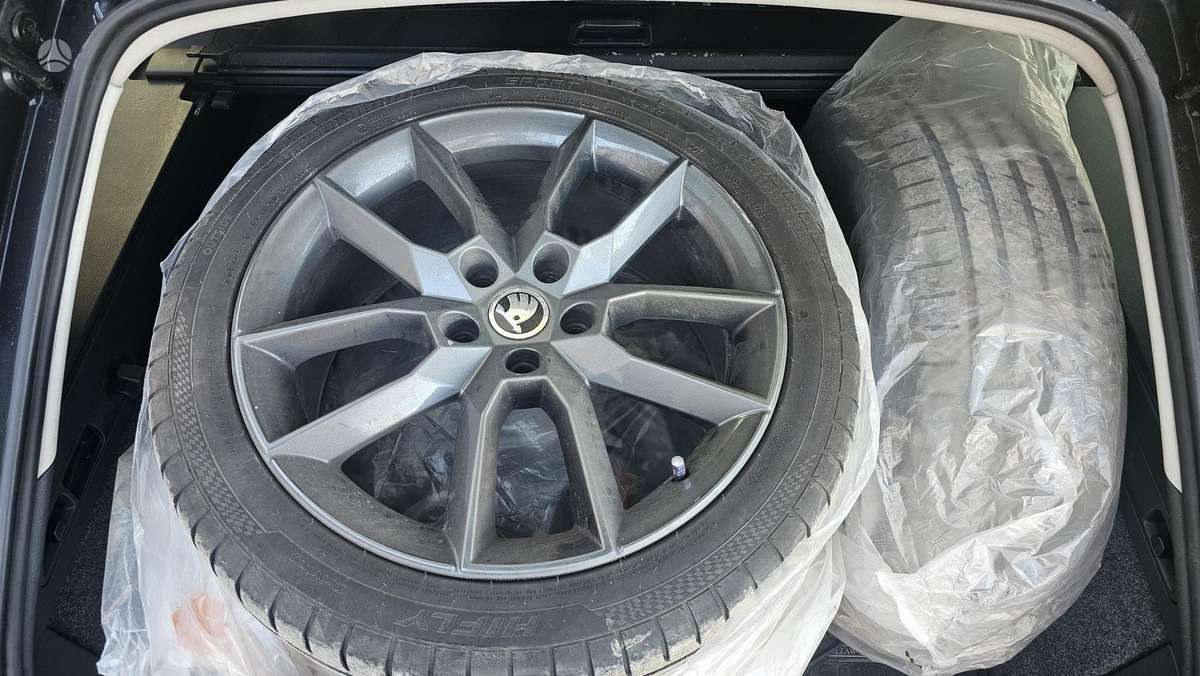 Skoda Superb 2011 — photo 11