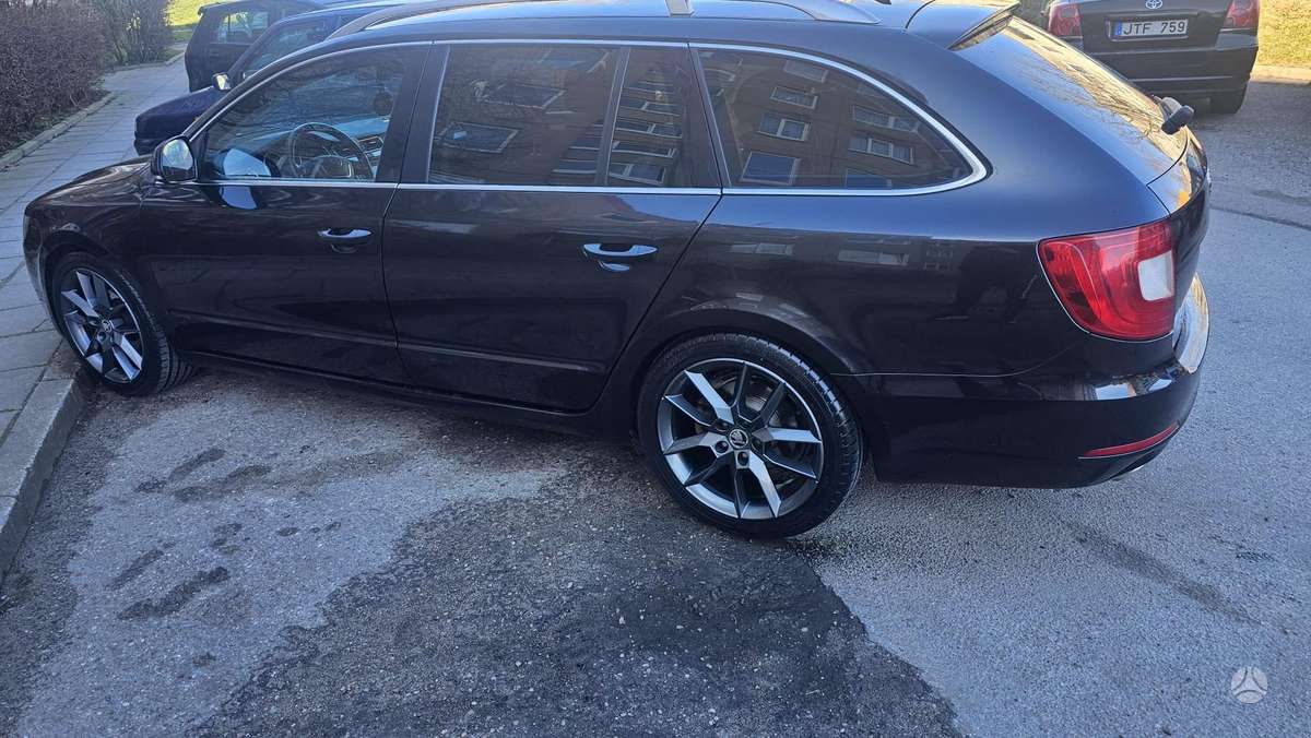 Skoda Superb 2011 — photo 13