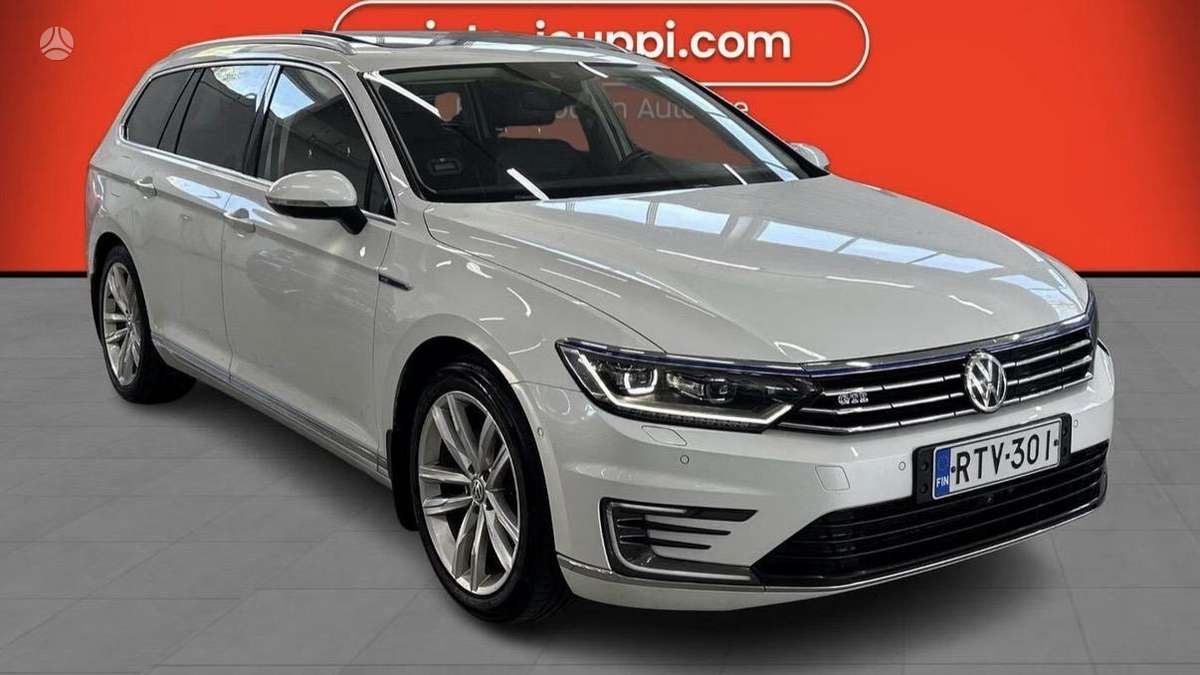Volkswagen Passat 2015 — rear view