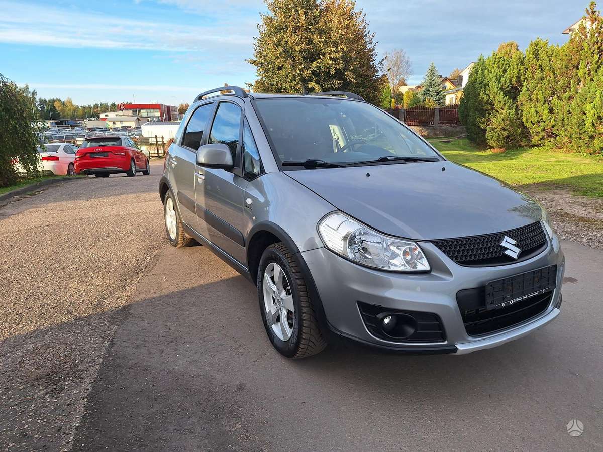 Suzuki SX4 2012 — rear view