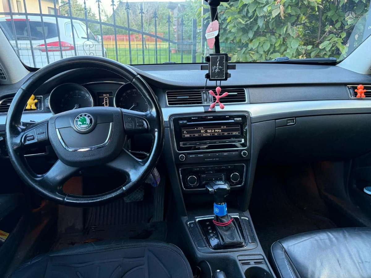 Skoda Superb 2011 — photo 6