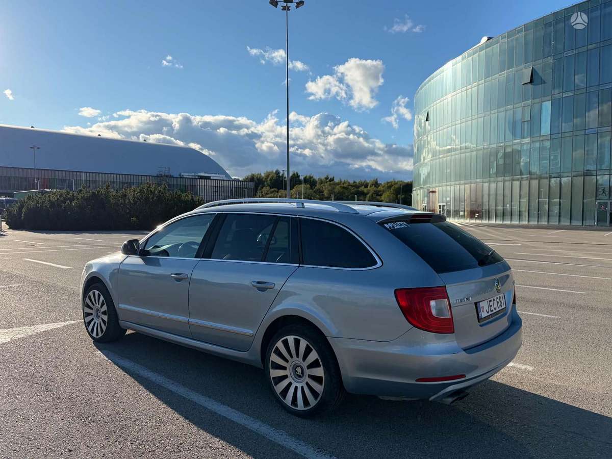 Skoda Superb 2011 — photo 7