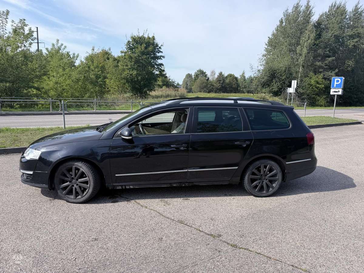 Volkswagen Passat 2006 — rear view