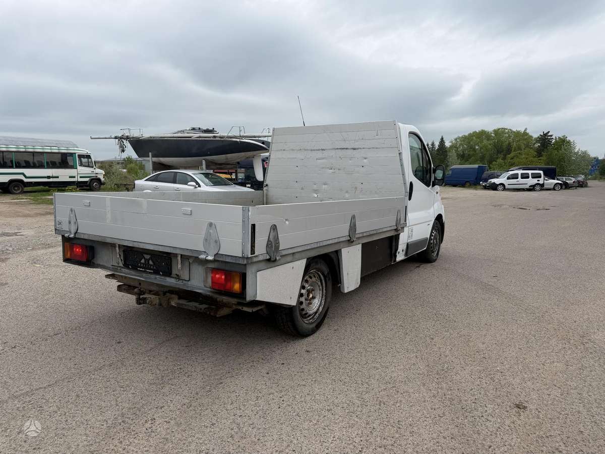 Opel Vivaro 2011 — двигун 1995 cm³, 114 HP (84kW)