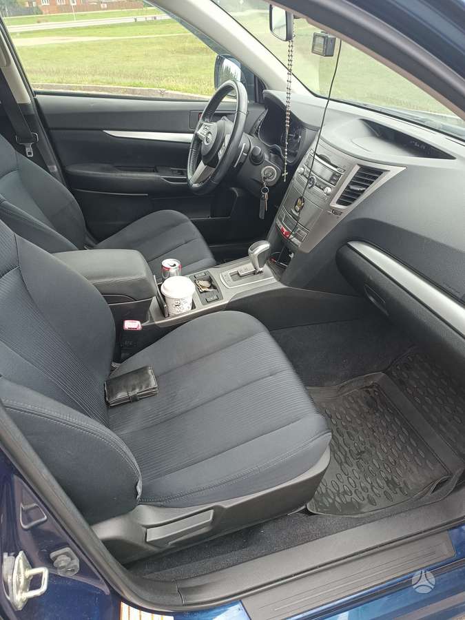 Subaru Legacy 2010 — photo 10
