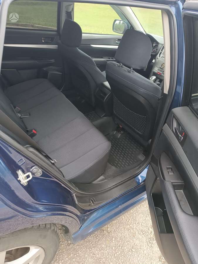 Subaru Legacy 2010 — photo 13