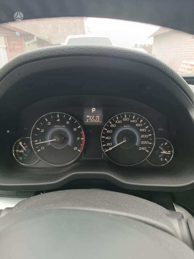 Subaru Legacy 2010 — photo 17