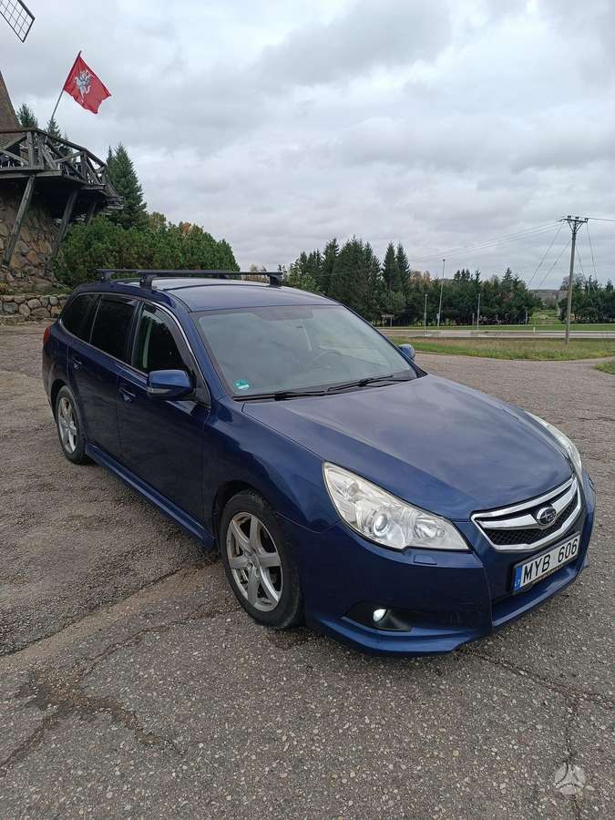 Subaru Legacy 2010 — rear view