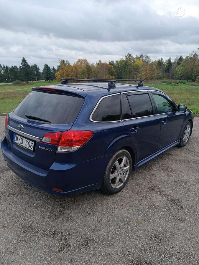 Subaru Legacy 2010 — interior