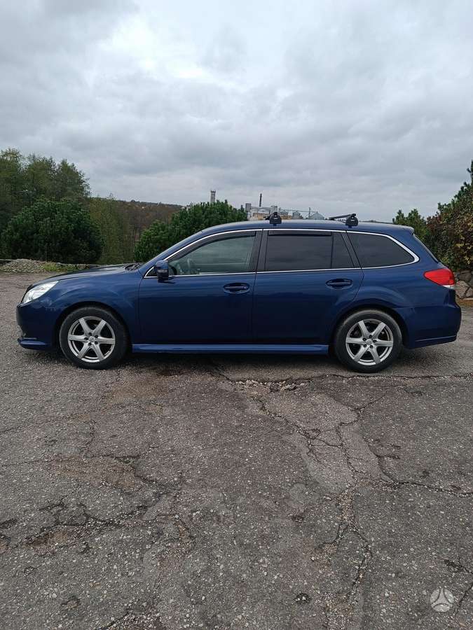 Subaru Legacy 2010 — photo 7