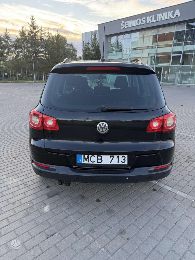 Volkswagen Tiguan 2008 — rear view