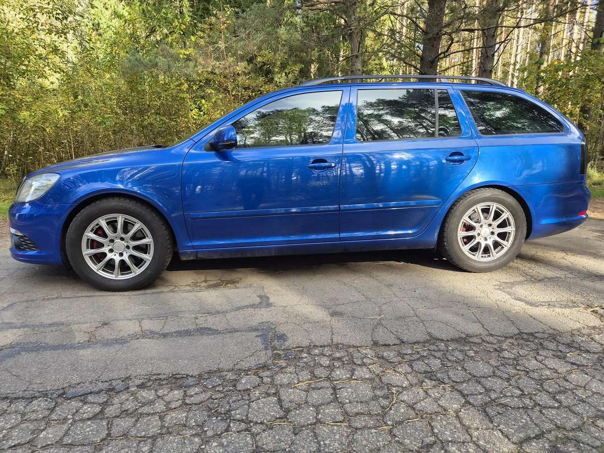 Skoda Octavia 2011 — салон