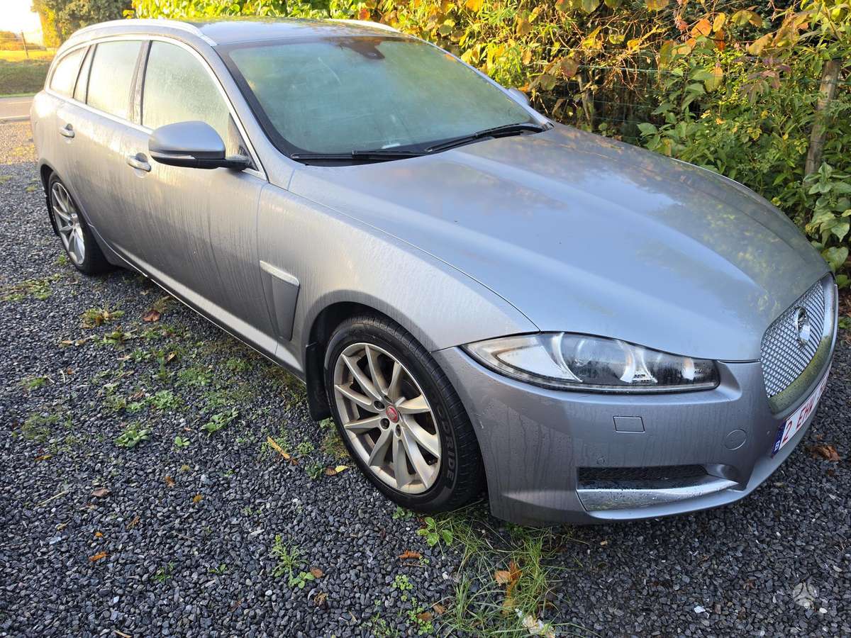 Jaguar XF 2013 — rear view