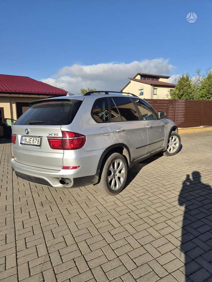 BMW X5 2011 — вигляд ззаду