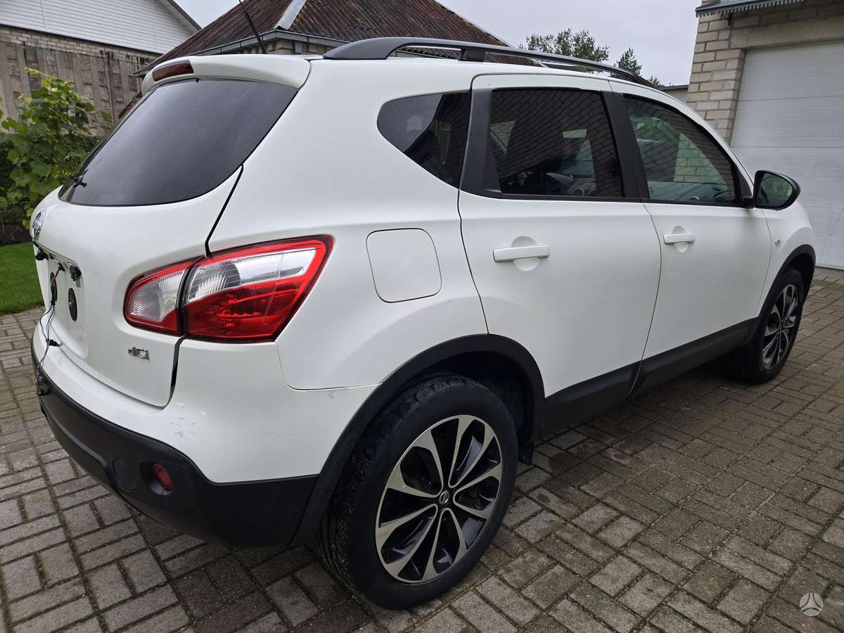 Nissan Qashqai 2013 — engine 1461 cm³, 110 HP (81kW)
