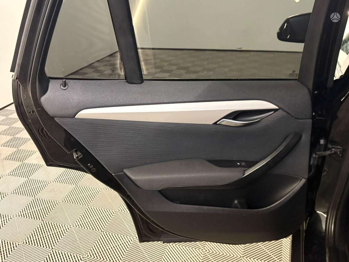BMW X1 2012 — photo 19