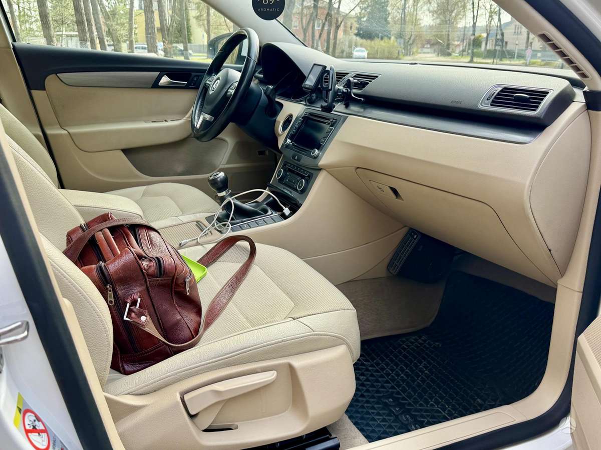Volkswagen Passat 2012 — photo 15