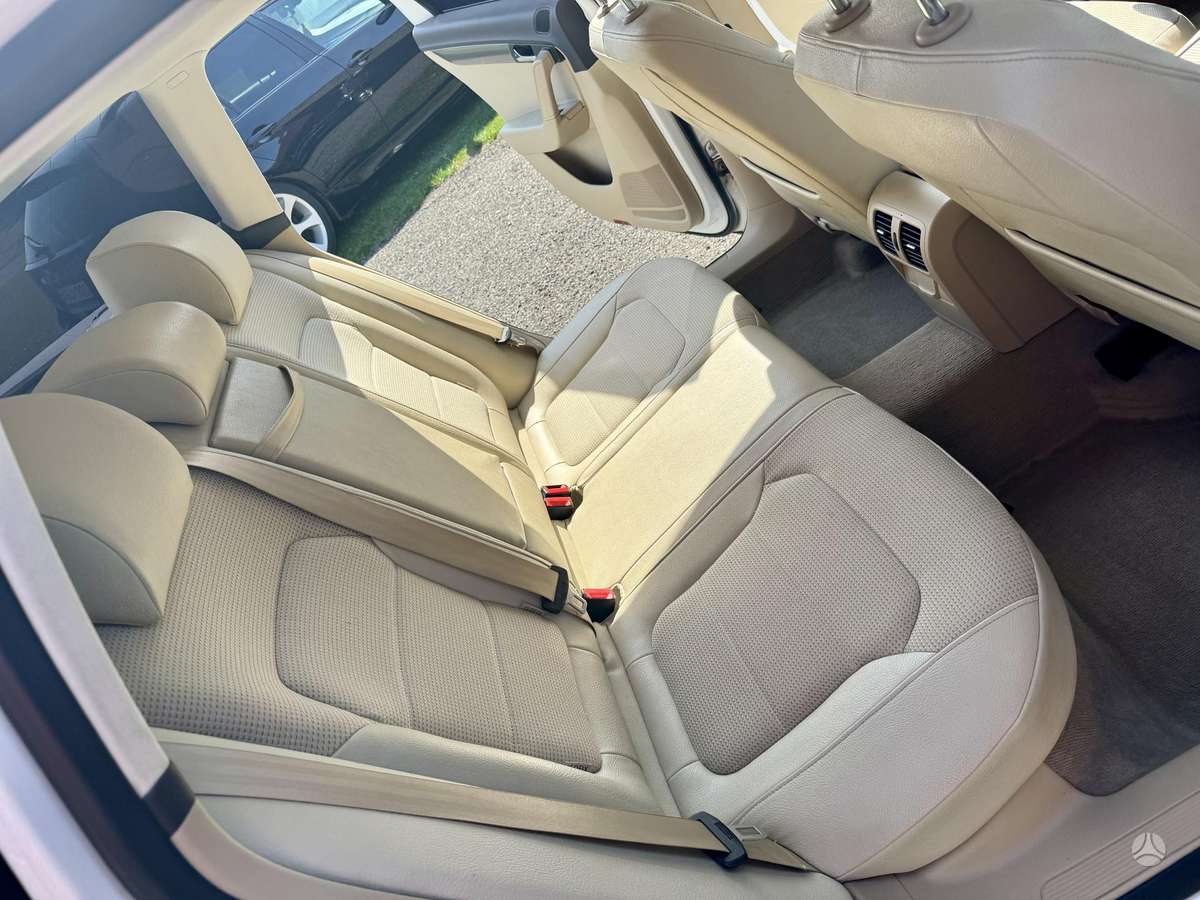 Volkswagen Passat 2012 — photo 26