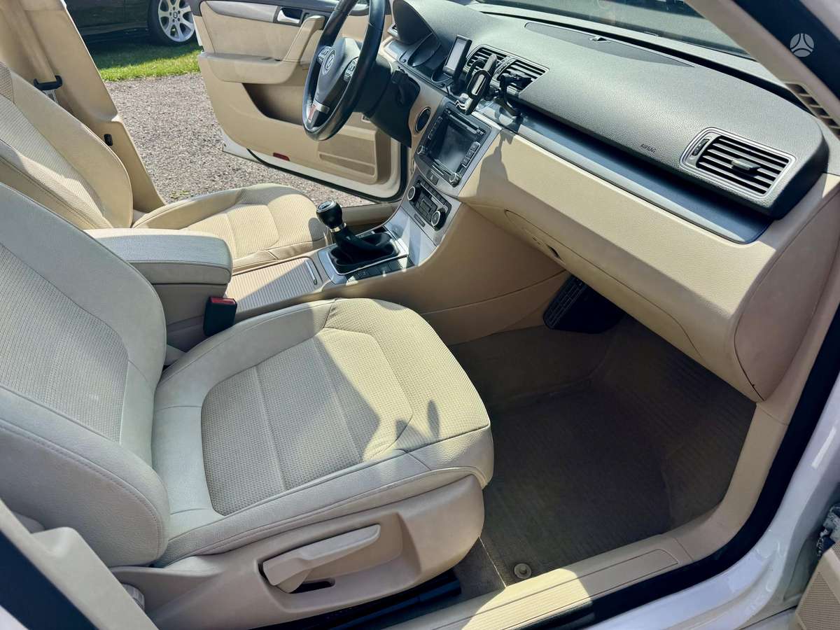 Volkswagen Passat 2012 — photo 28