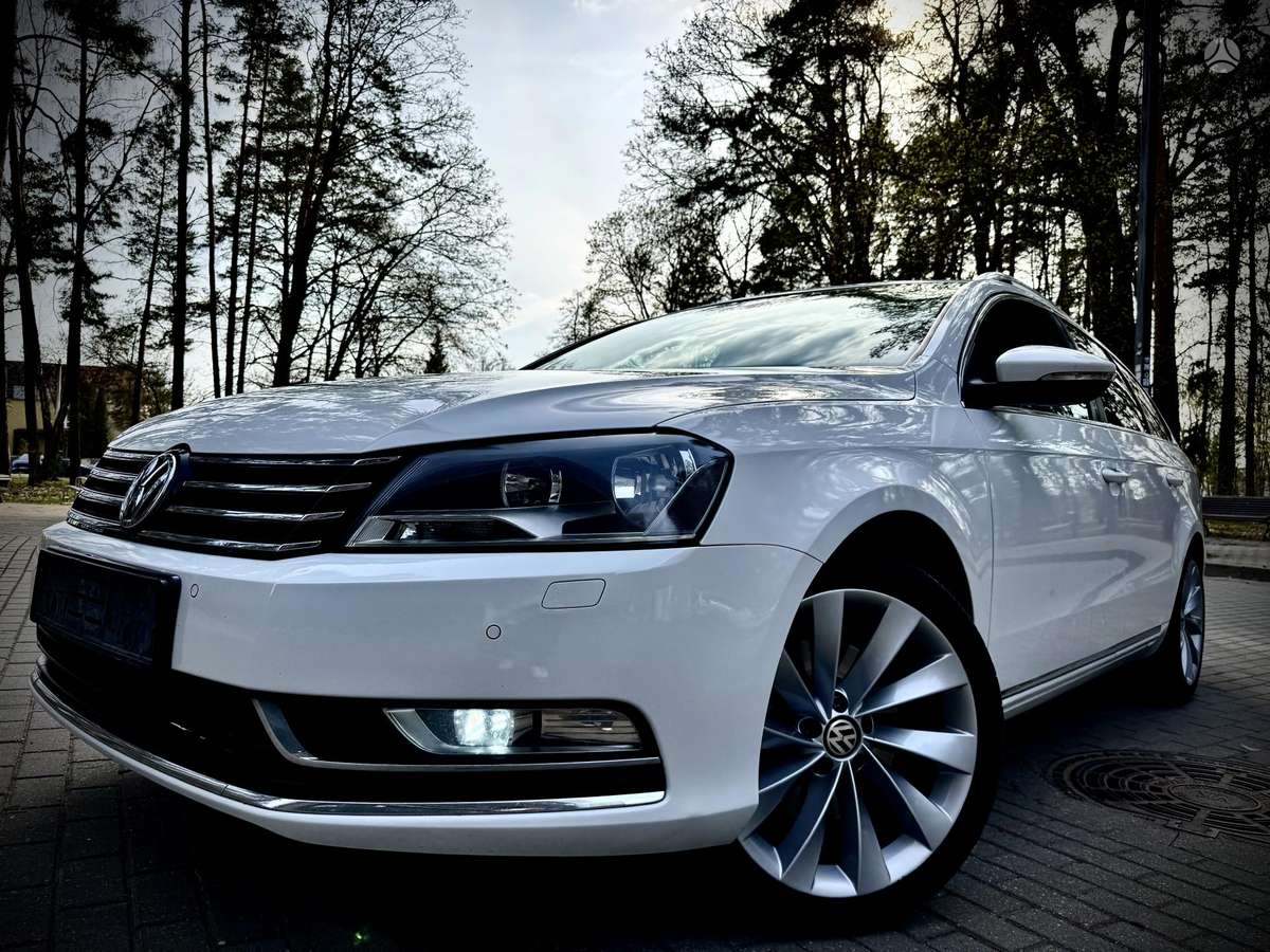 Volkswagen Passat 2012 — interior