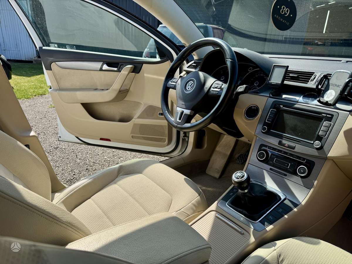 Volkswagen Passat 2012 — photo 33